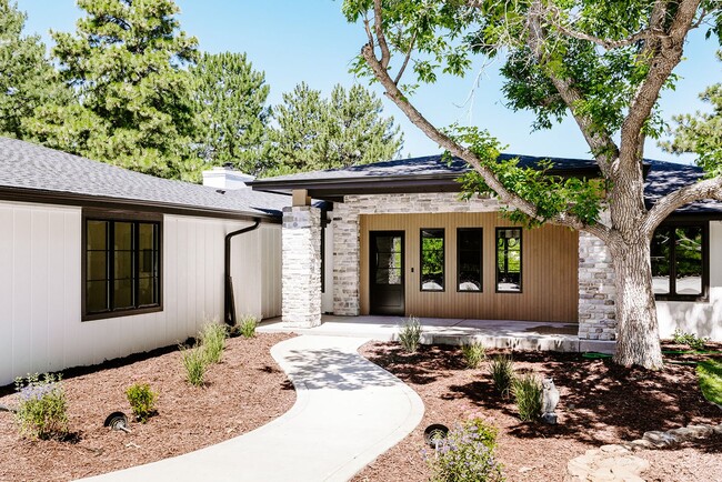 Building Photo - Custom Remodeled 4bd/4ba House in Greenwoo...