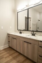 Building Photo - Crowne at 501