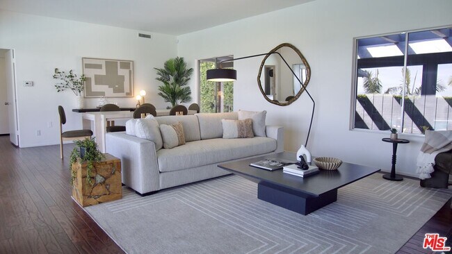 Foto del edificio - 1492 Blue Jay Way