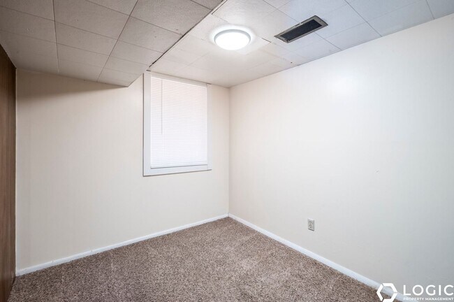 Building Photo - 811 E 50 S