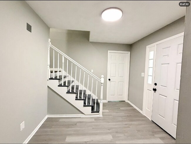 Building Photo - 490 Tall Deer Dr