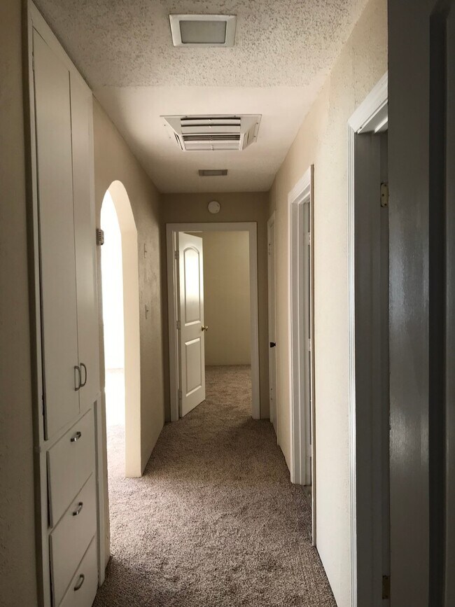 Foto del edificio - Well maintained home, recent upgrades, cut...
