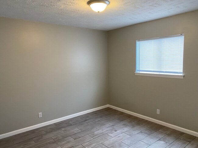 Building Photo - 31 Gillman Ln