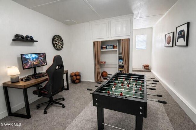 Foto del edificio - 44104 Carolside Ave