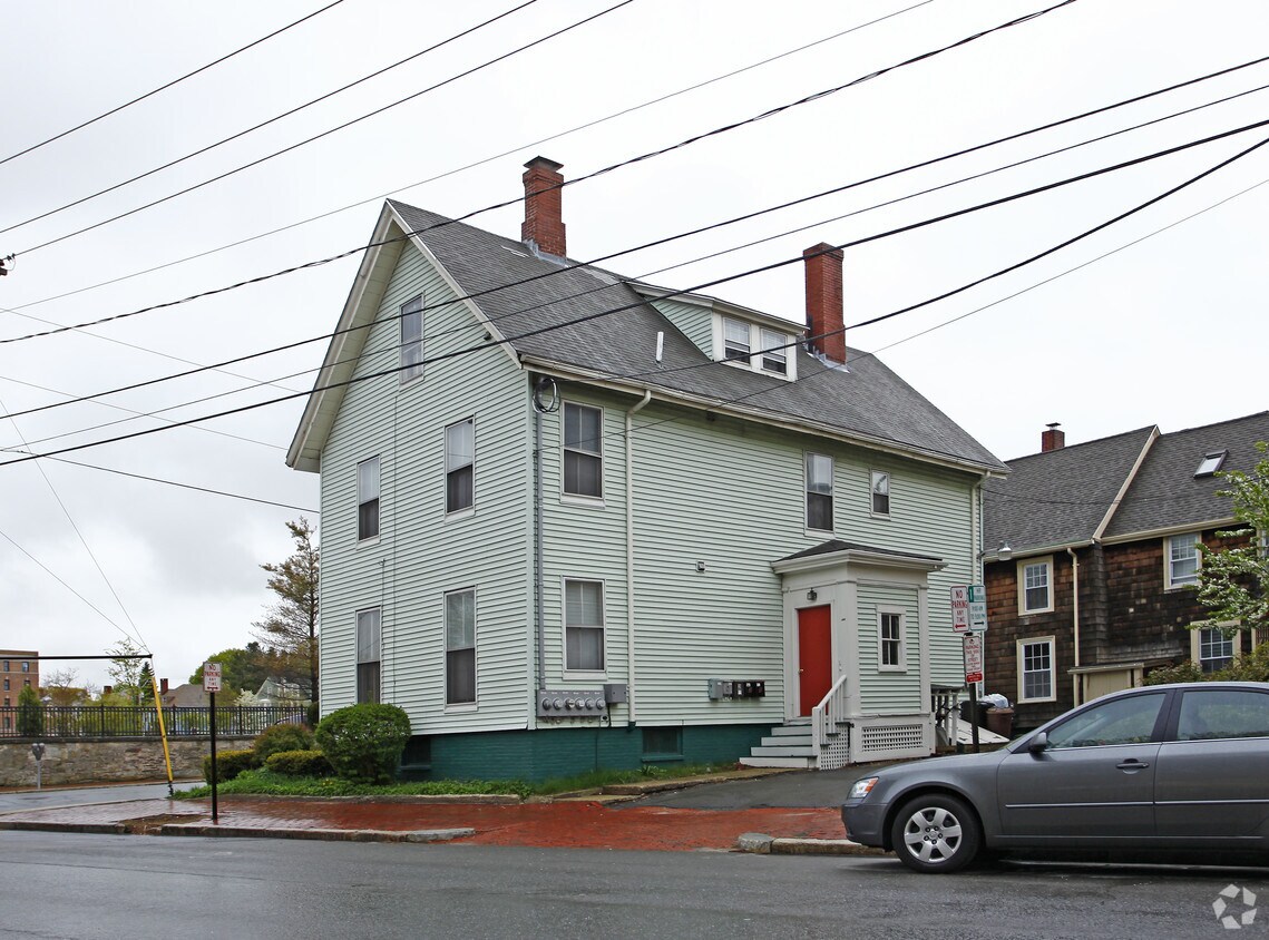 Primary Photo - 311 Brackett St