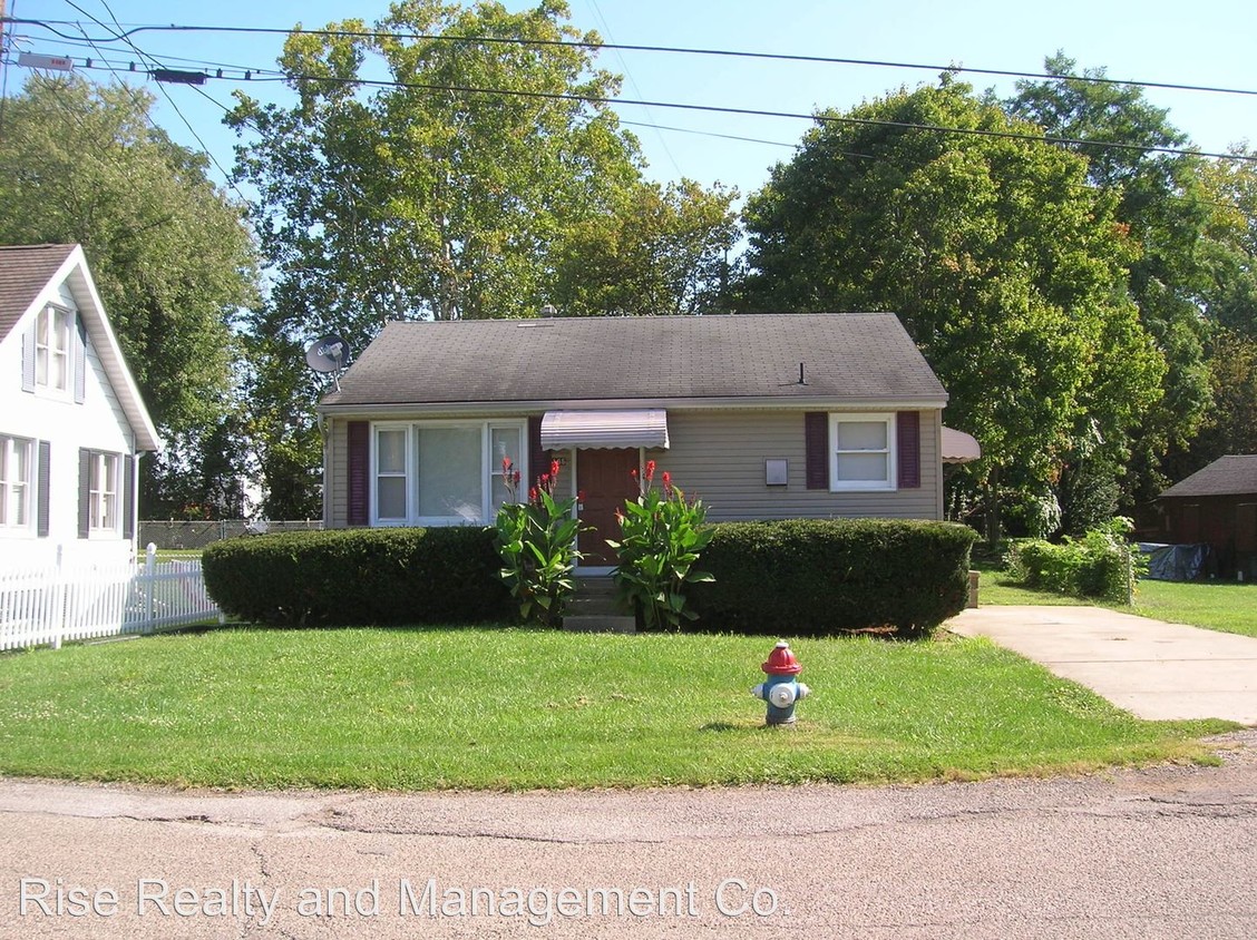 Primary Photo - 196 Hunter Ave