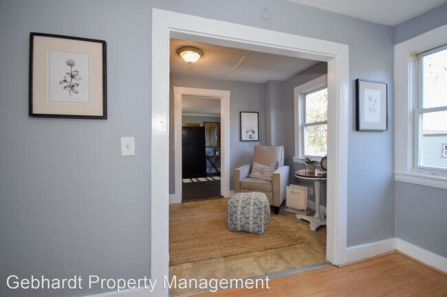 Foto del edificio - 2 br, 1 bath House - 129 School St