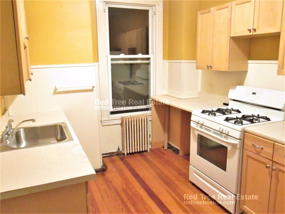 Primary Photo - 1755 Commonwealth Ave