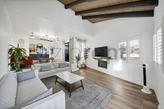 Foto del edificio - 10444 Canoga Ave