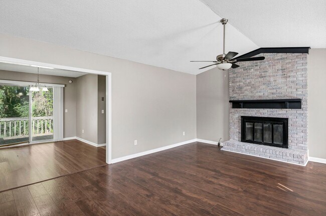 Foto del edificio - Beautifully Renovated 3-Bedroom Home in Co...