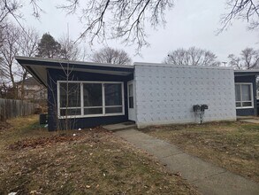 Building Photo - 763 Douglas St