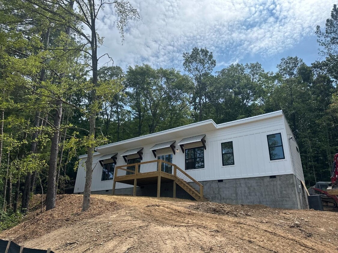 Building Photo - 1071 Long Hollow Rd