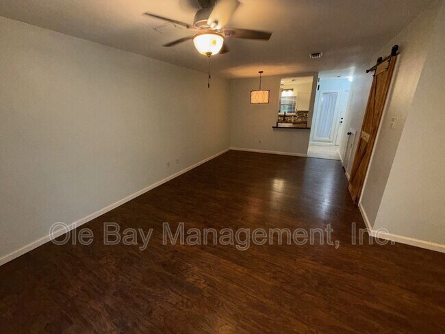 Foto del edificio - 6 Summer Oaks Dr