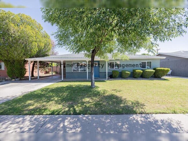 Building Photo - 6521 N 19TH DR, PHOENIX AZ