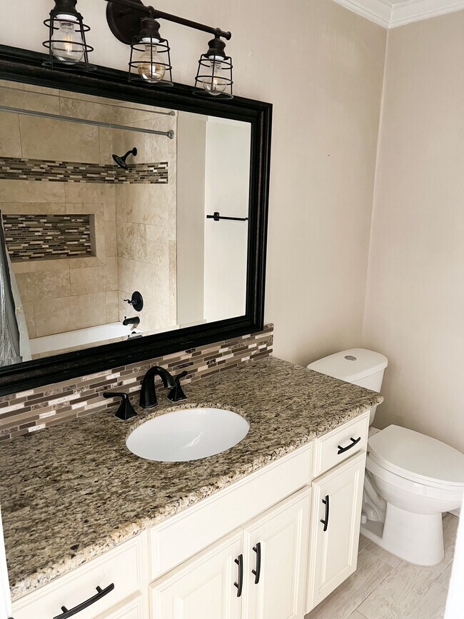 Foto del edificio - 5850 Falcon Ln