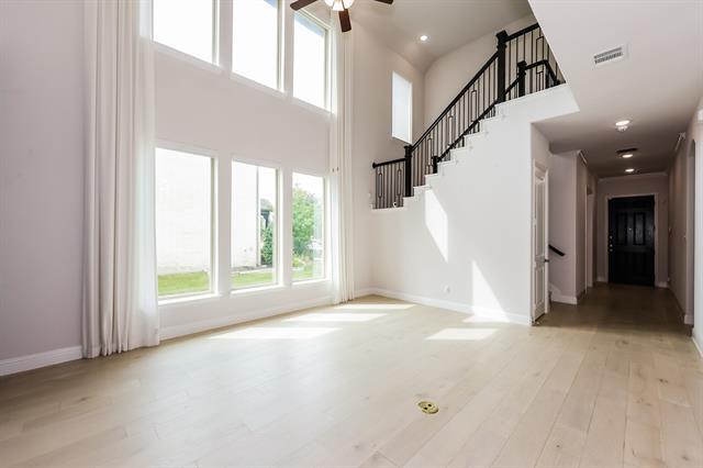 Foto del edificio - 8016 Sunflower Ln