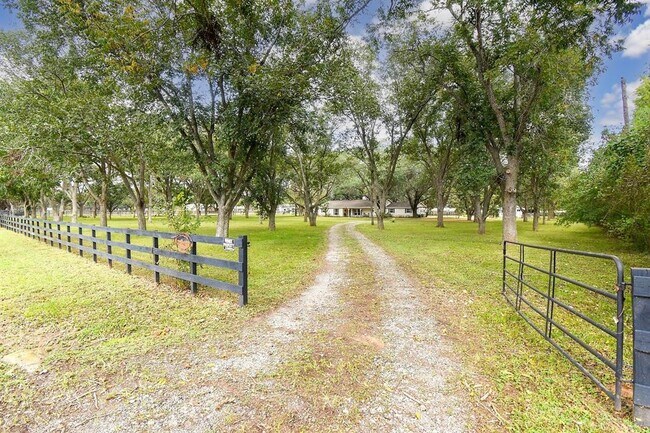 Foto del edificio - 34122 Pecan Hill Dr