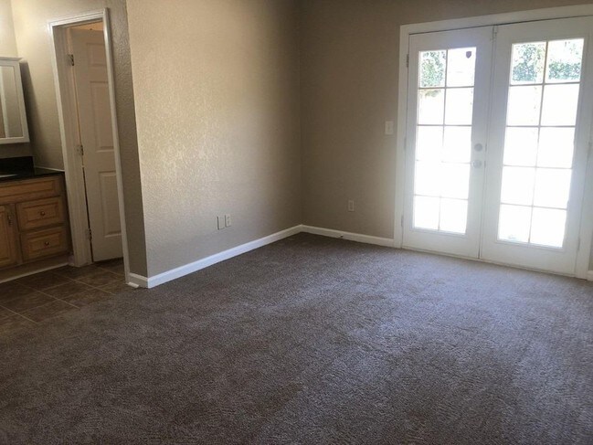 Foto del edificio - 1333 Hutchinson Ave