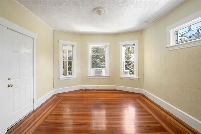 Foto del edificio - 55 Prichard Ave