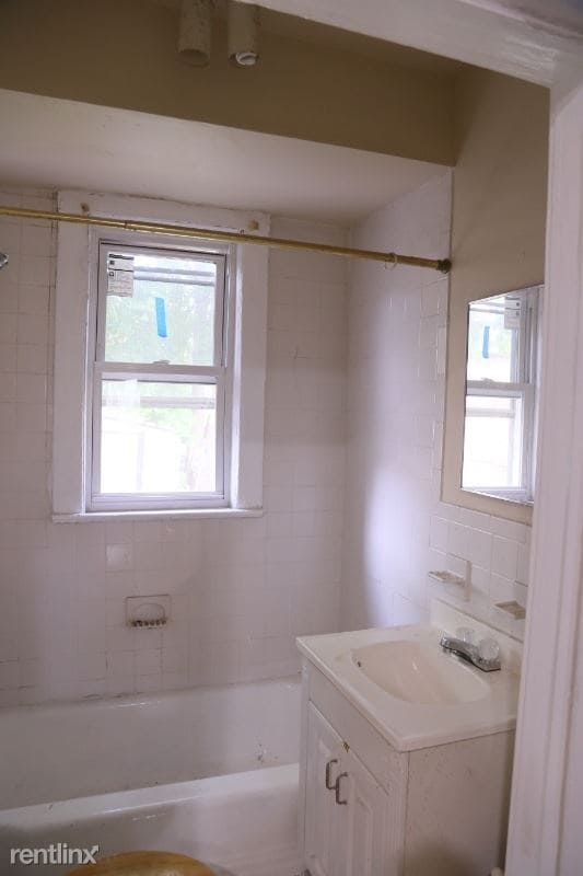 Building Photo - 4 br, 2 bath Apartment - 43 Cherry St 2nd FL