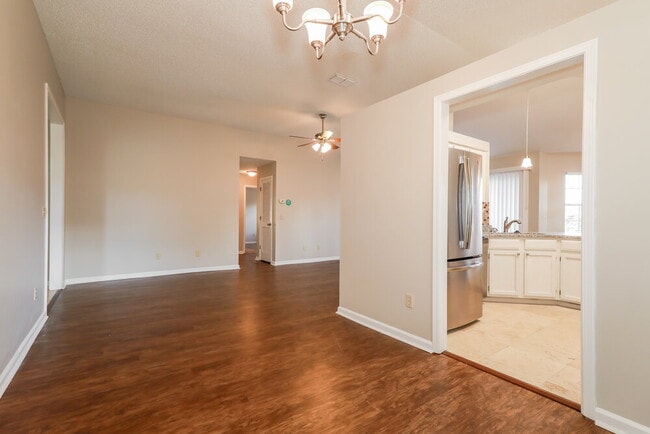 Building Photo - 449 Baybrook Dr