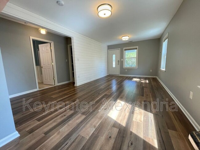 Building Photo - 3221 Clayborne Ave