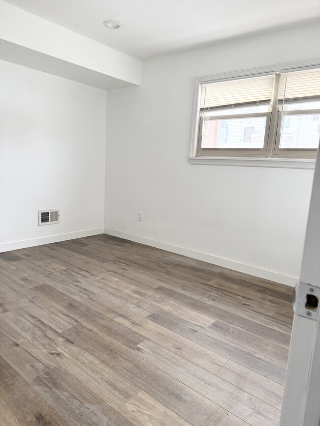 Building Photo - 4 Lisa Ln