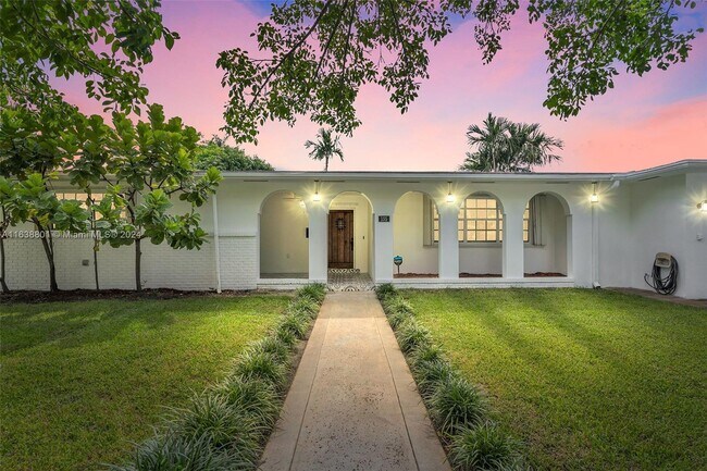 Building Photo - 155 SW 39th Ct