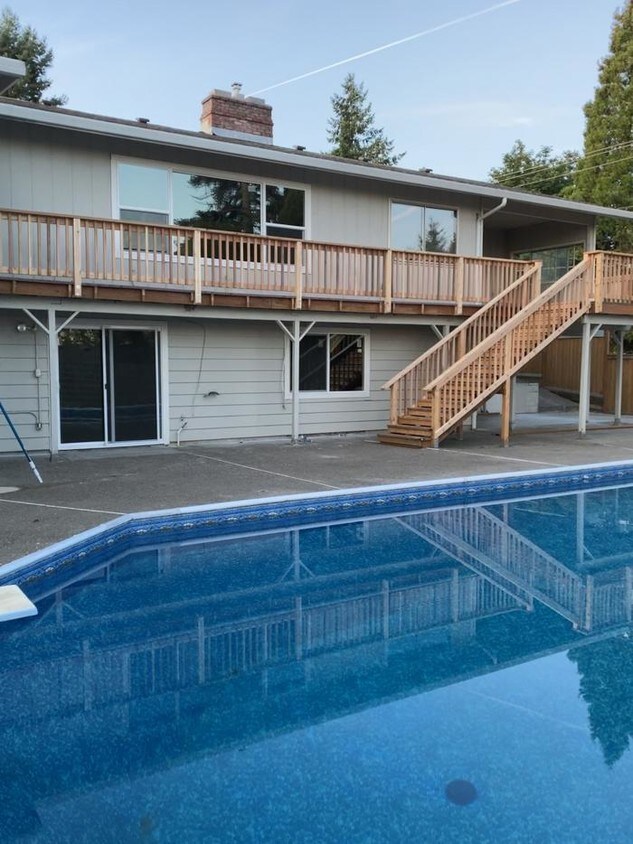 Primary Photo - 5 bedroom in Portland OR 97229