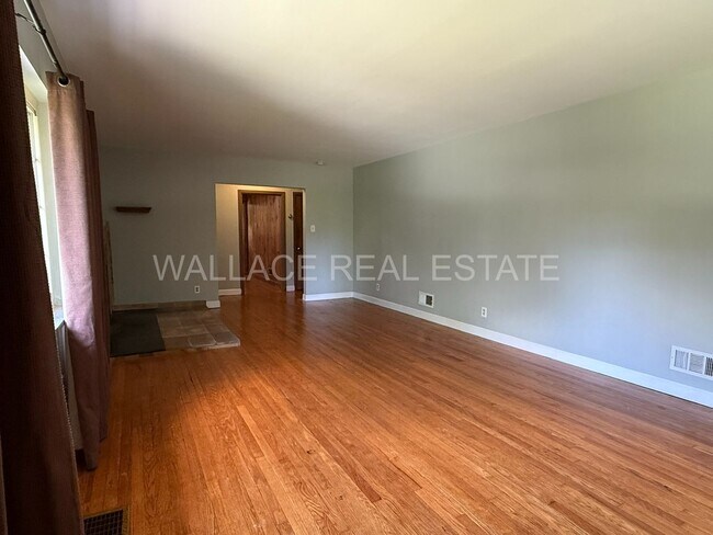 Foto del edificio - CHARMING STONE HOUSE IN SoKno w/ 3 BDRMS and 2 BATHS