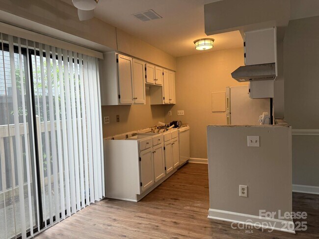 Foto del edificio - 406 W 9th St