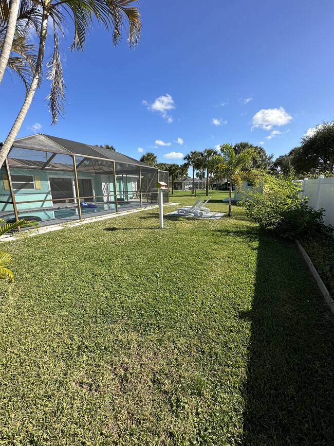 Building Photo - 1608 SW Ocean Cove Ave