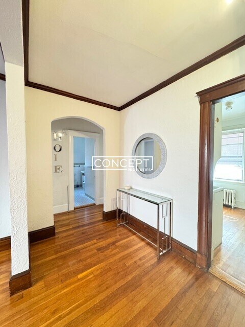 Foto del edificio - 14 Lakeville Rd