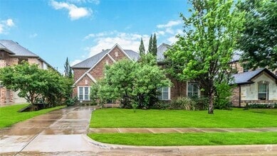 Building Photo - 920 Falcon Dr