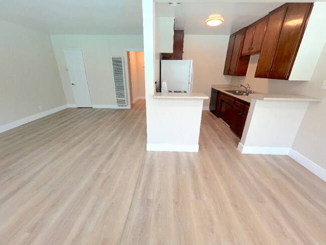 Building Photo - 2115 Placentia Ave