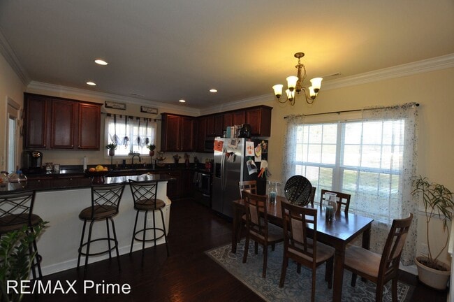 Building Photo - 4 br, 2.5 bath House - 1735 Airport Road