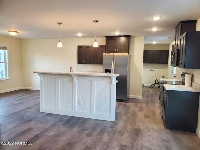 Building Photo - 107 Adelaide Ct