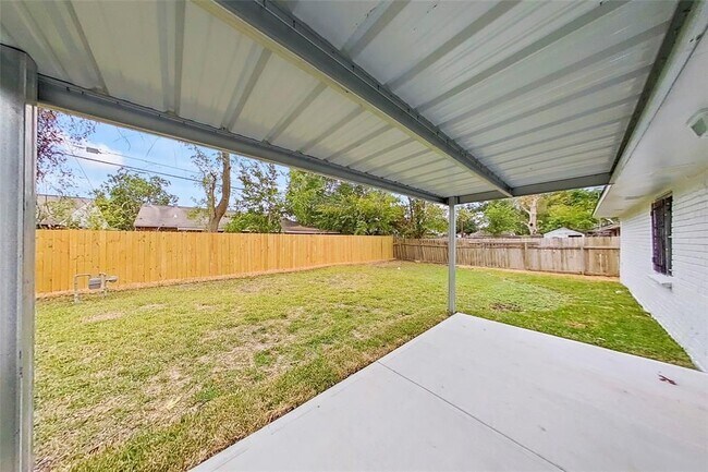 Building Photo - 4002 Prudence Dr