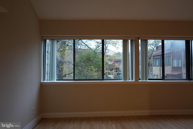 Building Photo - 11224 Chestnut Grove Square