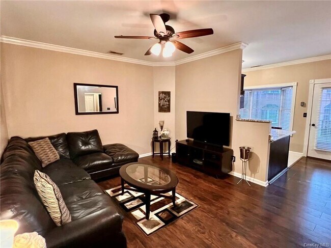 Foto del edificio - 131 High Point Cir