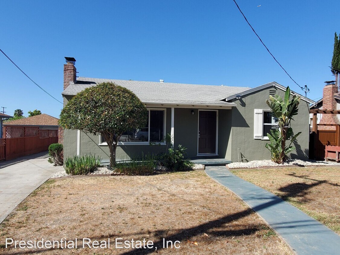 Primary Photo - 2 br, 1 bath House - 195 S Claremont Ave