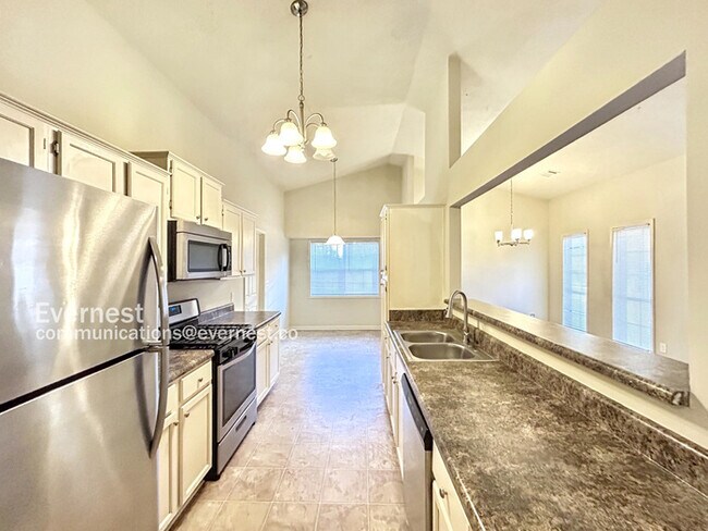 Building Photo - 3750 Greenbrook Dr