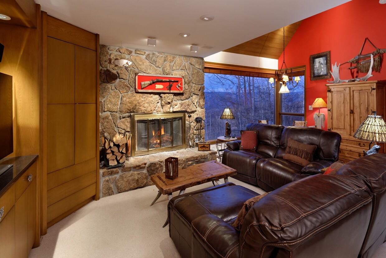 Primary Photo - 306 Edgewood Ln