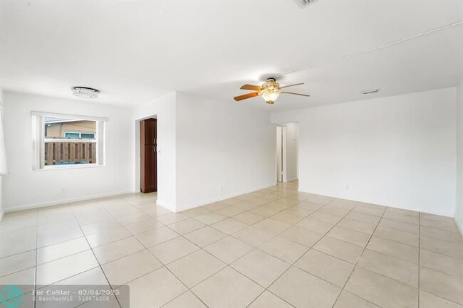 Foto del edificio - 271 NE 57th Ct