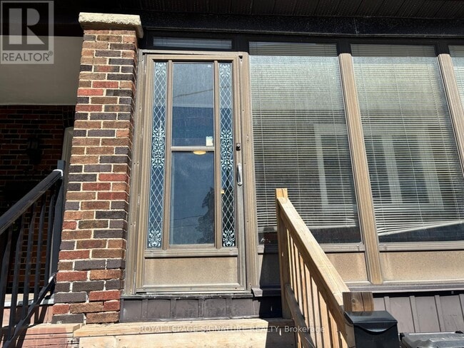 Building Photo - 524 EGLINTON Ave