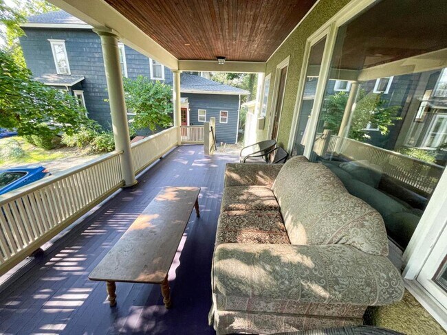 Foto del edificio - 103 Spring Ln