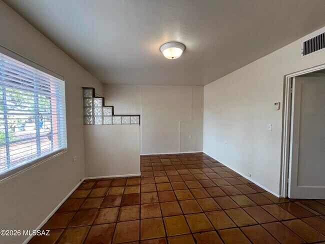 Foto del edificio - 4240 E 2nd St