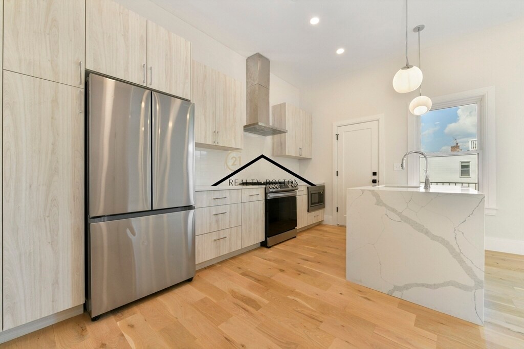 Primary Photo - 130 Bremen St