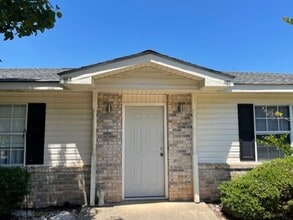 Building Photo - 1137 Gentry Dr