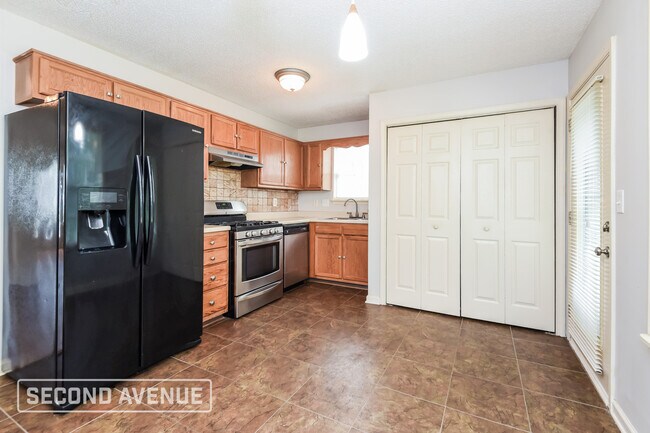 Building Photo - 7371 Bramble Oak Dr
